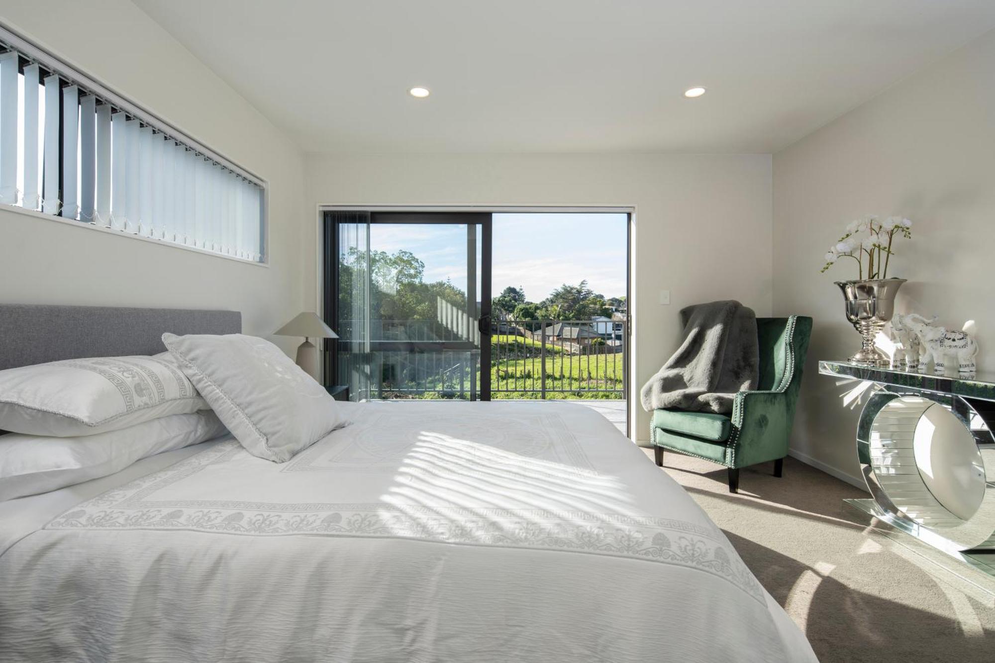 Modern Immaculate Residence In Mount Wellington Окленд Экстерьер фото